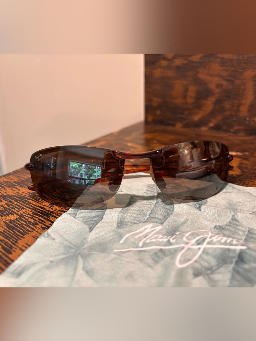 Maui Jim Polarized Brown Wraparound Polarized Sunglasses